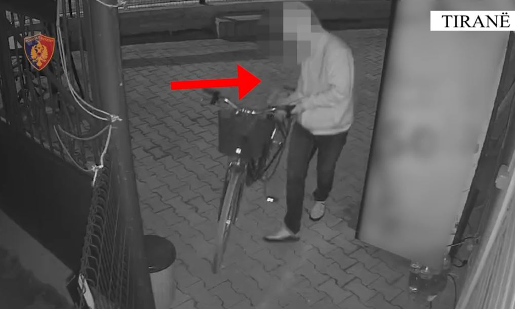 Kapet në flagrancë duke kryer vjedhje, përfundon në pranga 26-vjeçari në Laprakë. Më parë kishte grabitur disa biznese dhe…