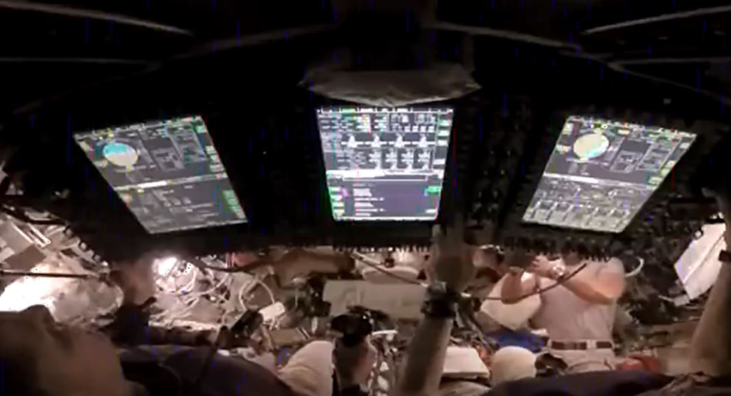 “Atje ndodhet një foto e familjes sime”/ Artemis II drejt Hënës! “Veterani” i Apollo 16 mesazh inkurajues ekuipazhit: E gjithë bota është me ju