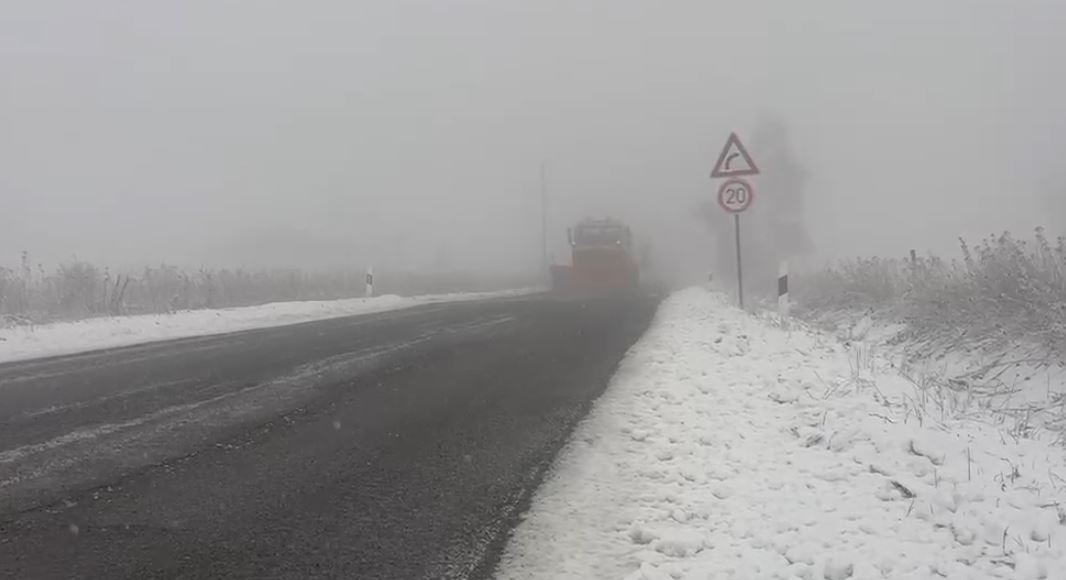 Mjegull dhe reshje bore në Kukës  autoritetet thirrje qytetarëve  Shmangni udhëtimet e panevojshme drejt zonave të thella malo   