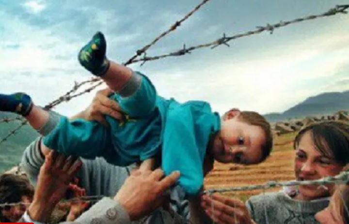 Sot  27 vite nga eksodi i shqiptarëve nga Kosova  1 milionë qytetarë u larguan nga paramilitarët serbë