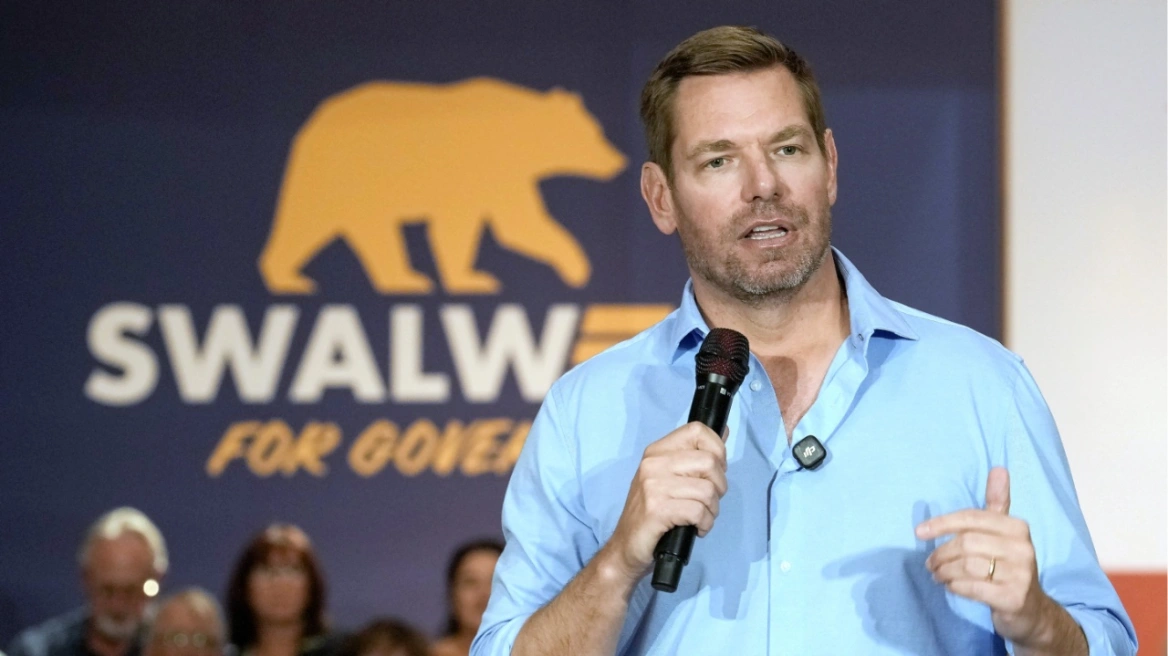 Eric Swalwell jep dorëheqjen nga Kongresi pas akuzave të rënda për sulm seksual  Më vjen keq për gabimet që kam bërë në të kal   