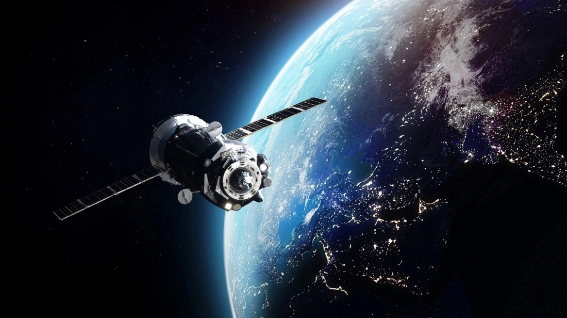 Franca dhe Polonia po ndërtojnë një satelit ushtarak telekomunikacioni