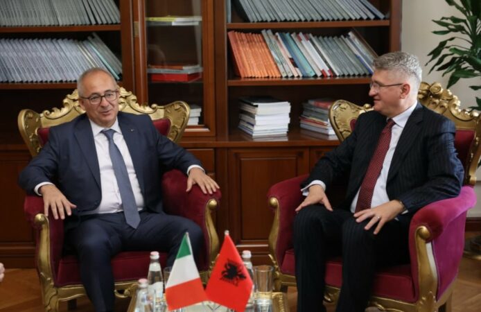 Gjekmarkaj Dhe Deputeti Italian