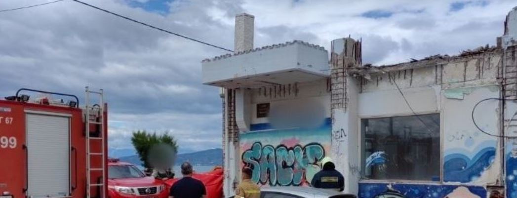 tragjike-ne-greqi-shembet-nje-pjese-e-tarraces-se-nderteses-se-braktisur-vdes-gruaja-plagosen-dy-femijet-e-saj