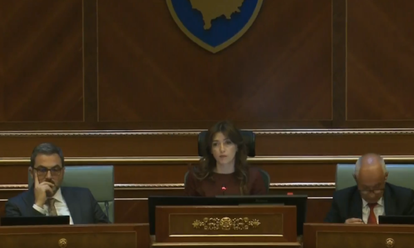 Haxhiu  PDK  LDK  AAK  Lista Serbe s janë të pranishëm  po presim nëse po kthehen