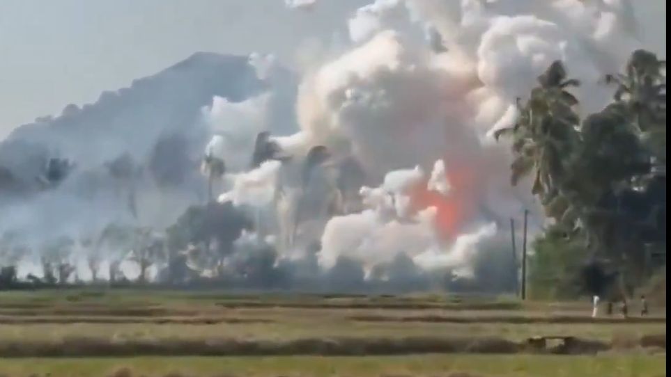 Indi  13 të vdekur  40 të plagosur nga zjarri në një depo fishekzjarrësh