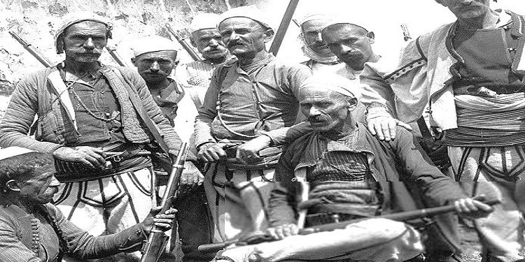 ende-sot-ne-vise-te-kumanoves-kendohen-kenget-e-xhem-sadrise-dhe-halit-brezes-e-tregohen-vendet-ku-ata-kane-luftuar-me-cetat