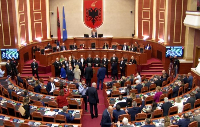 Kuvendi I Shqiperise Tensione Debate