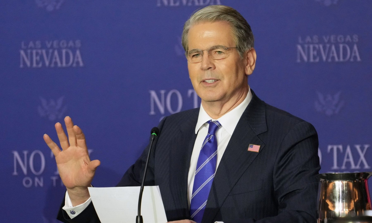 Scott Besant   Presioni maksimal  mbi Iranin vazhdon  depot e naftës po mbushen  prodhimi po ngushtohet