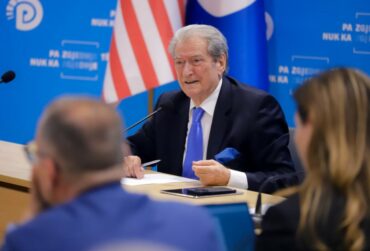 Sali Berisha Me Kryetaret E Degeve