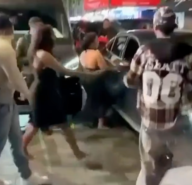 Kaos në Londër  Makina përplas këmbësorët në qendër të qytetit  një grua në gjendje kritike