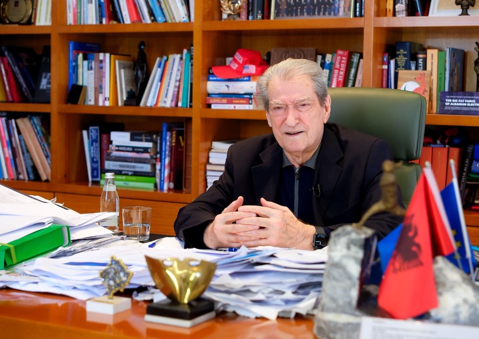  Protestat s po prodhojnë rezultat   Berisha i përgjigjet komentuesit  Nuk pranojmë kurrë të vijmë në pushte   