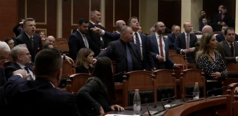 Sekretariati i Etikës merr vendimet për seancën e fundit parlamentare  përjashton dy deputetët e PD  EMRAT 