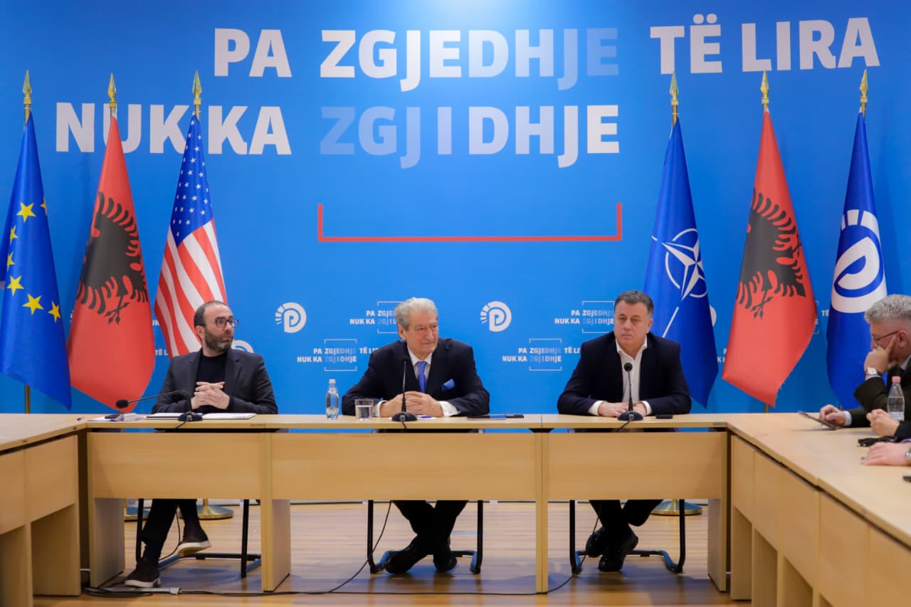 “BE nuk ka votuar IBAR-in për Shqipërinë”, Berisha: Edi Rama, varrmihësi i shtetit ligjor dhe luftës ndaj korrupsionit!