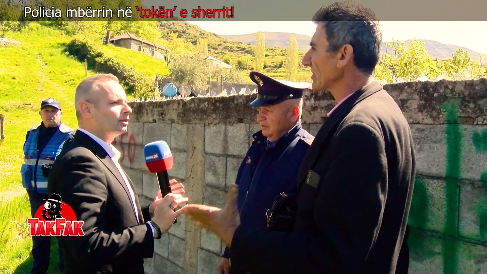 U dhunuan për pronën nga fqinji dhe gruaja e tij mësuese, Gjergj Kuka nga Laçi depoziton padinë në polici. “TakFak” asiston qytetarin në komisariatin e Kurbinit