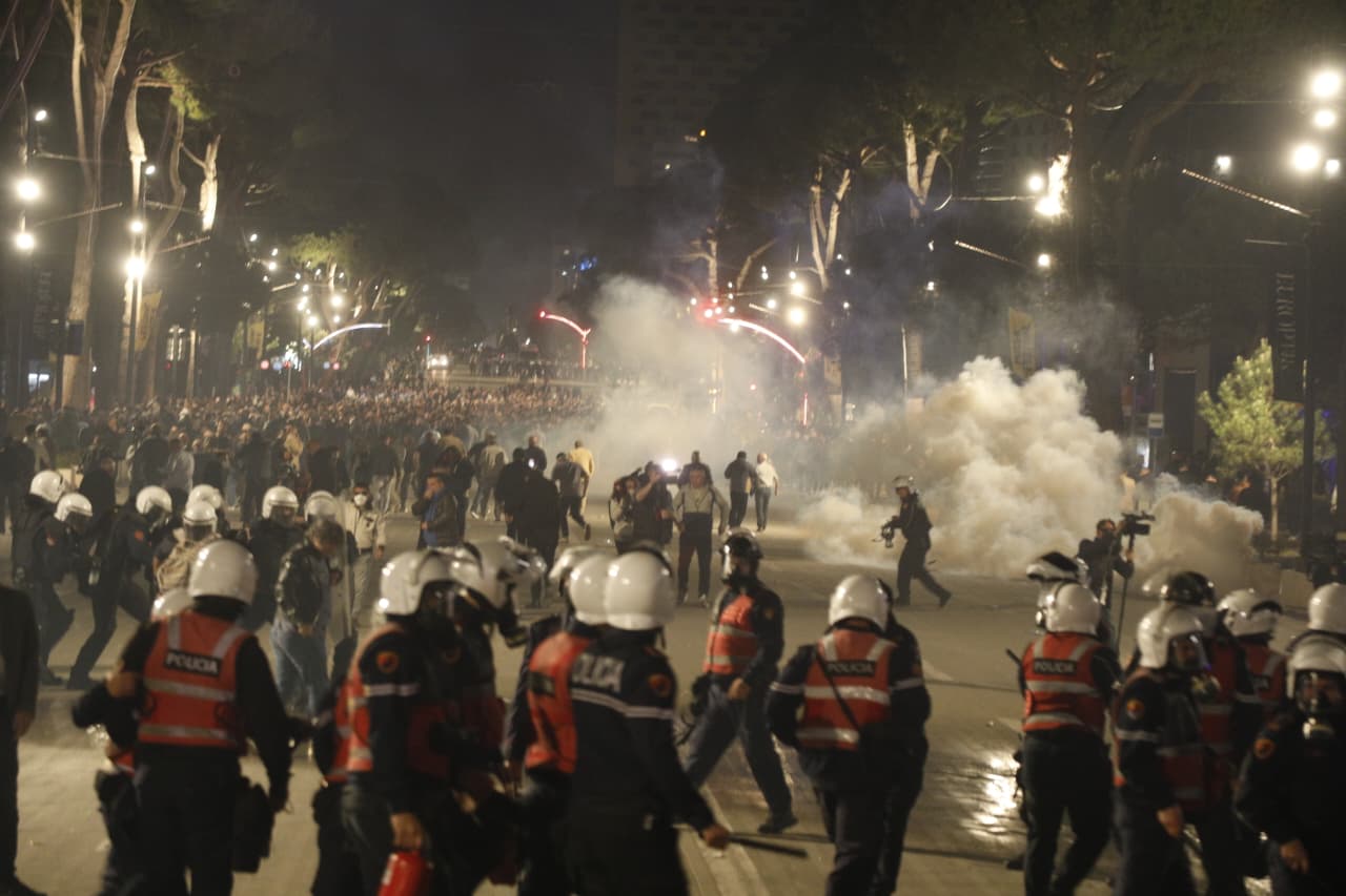 Protesta e PD   Sulmi çnjerëzor i policisë nuk mund të falet   Gazment Bardhi  Rama ka humbur qetësinë  Nëse kaloh   