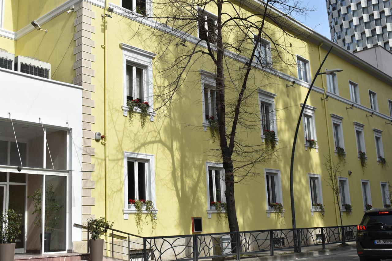 Lajmet e rreme për kryebashkiakun e Gjirokastrës  Komisioneri Besnik Dervishi  Publikimi i të dhënave shëndetësore në media  s   