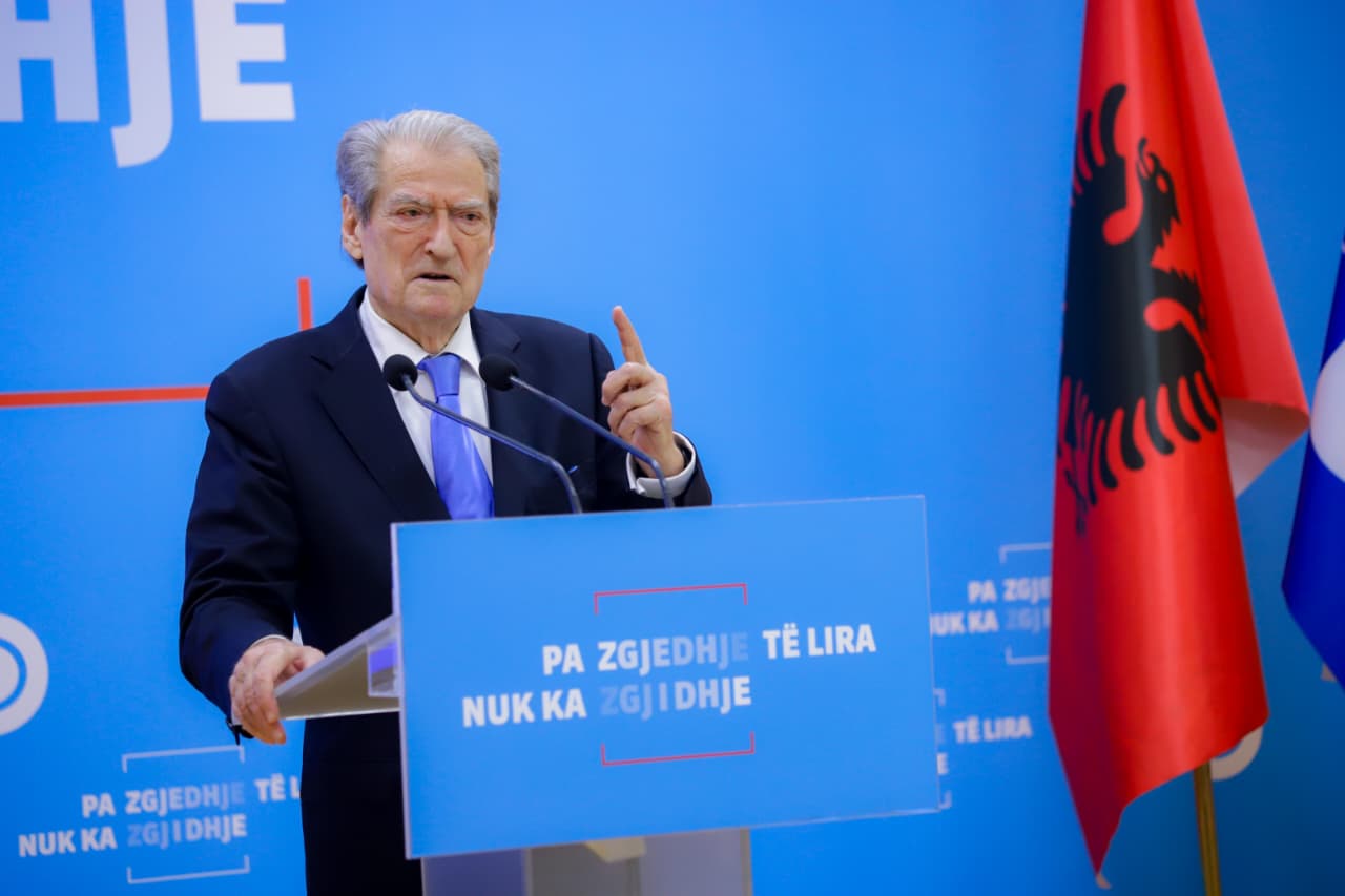 Denoncon Berisha  13 mijë faqe janë zhdukur nga Kadastra  u bënë tjetërsime të titujve të pronësisë  Ergys Agasi përfitues i m   