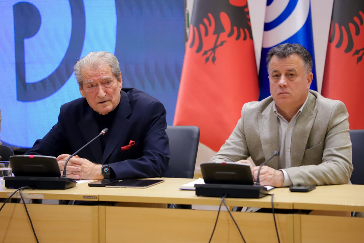  Nuk pranojmë kurrë që dosjes së Lubi Ballukut  apo dosjes së AKSHI t me të gjorën Karçanaj t i vihet kapak   Berisha  P   