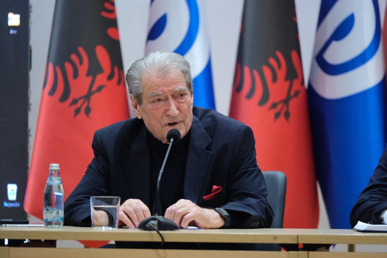  Me mbrojtjen për Lubi Ballukun u shndërrua në njeriun me pushtet absolut në vend   Berisha  Tashmë ka ndodhur  lubizimi  i pl   