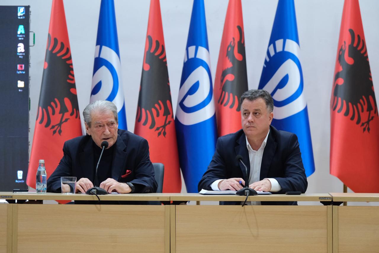  Rama sfidoi partnerët tanë ndërkombëtarë   Berisha   Koka e shtrirë nuk pritet   opozita nuk dorëzohet deri në largimin e tij