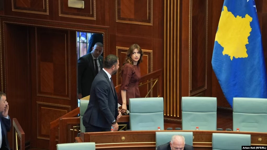 VIDEO  Kuvendi i Kosovës zhvillon seancën për zgjedhjen e Presidentit  Kryeparlamentarja Haxhiu  Pres që opozita të vijë në sa   