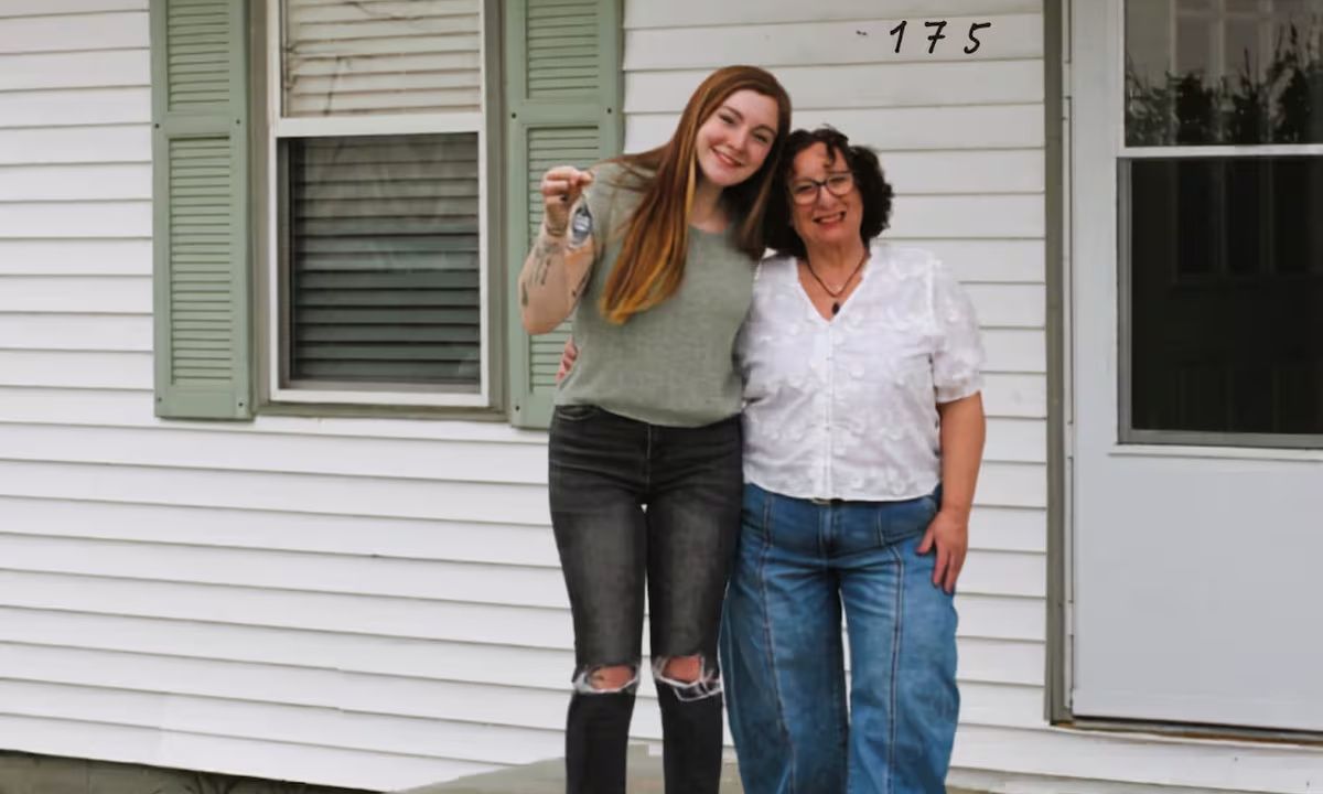 Surpriza prekëse  U detyrua ta shiste vite më parë  21 vjeçarja blen shtëpinë e gjyshes dhe ia kthen