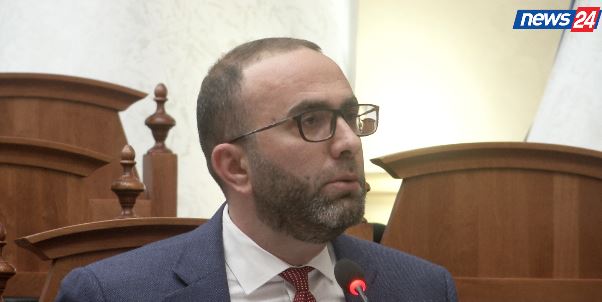  Siguria kombëtare  jo çështje kafenesh apo Twitter i   Mundësi sulmesh nga Irani  Bardhi  Reagimi i qeverisë  qesharak dhe pë   