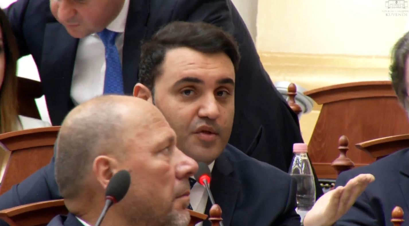  Rama bëri avokatinë e Mirlinda Karçanaj  ajo doli me 4 vila dhe shofer privat   Këlliçi  Në Greqi 12 deputetëve iu hoq imunit   