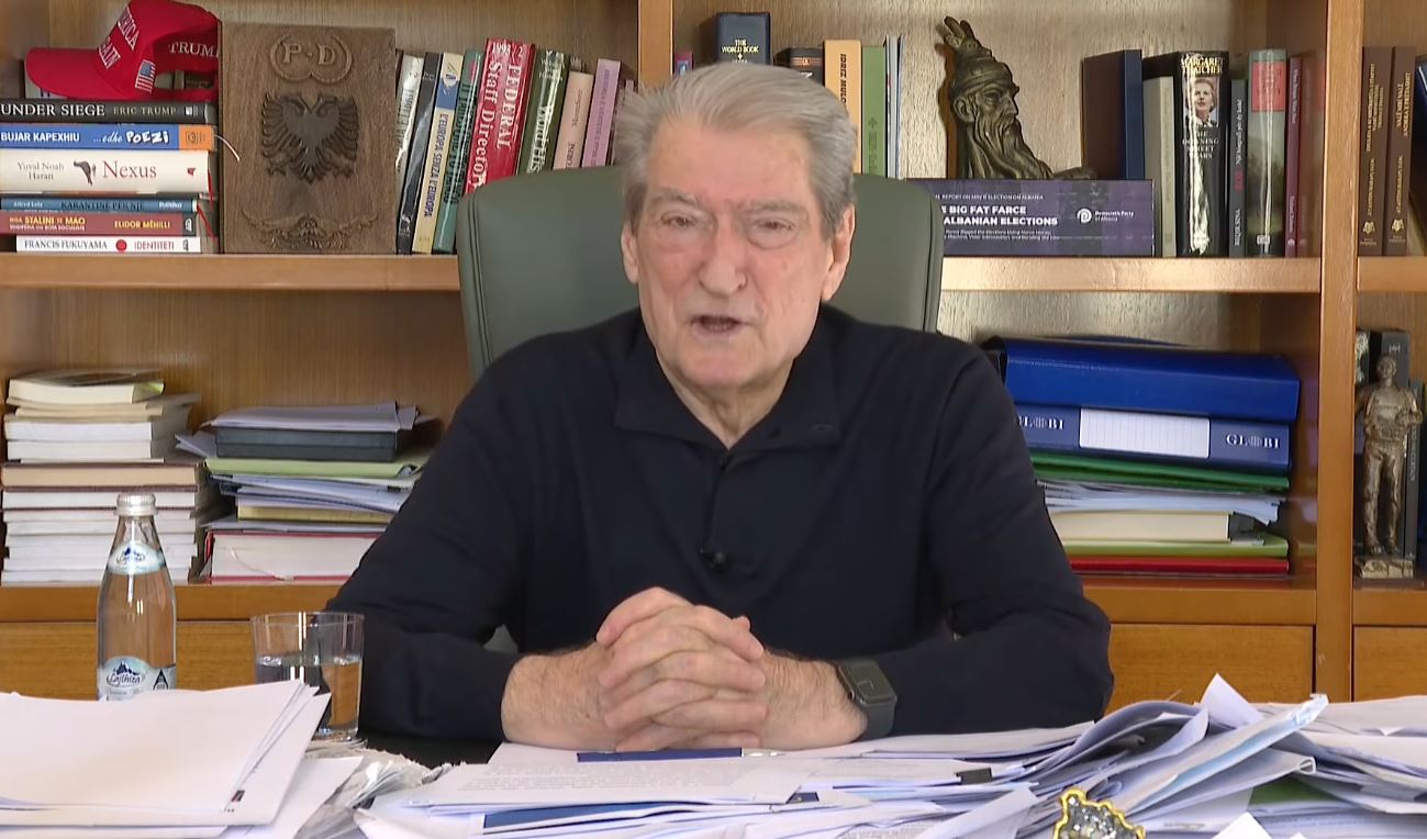 “Çuan në spital policë gjoja të plagosur”, denoncimi i Berishës: Spry i përdorur për arinjtë, u hodh mbi protestuesit, në komisariate po torturohen personat e ndaluar”