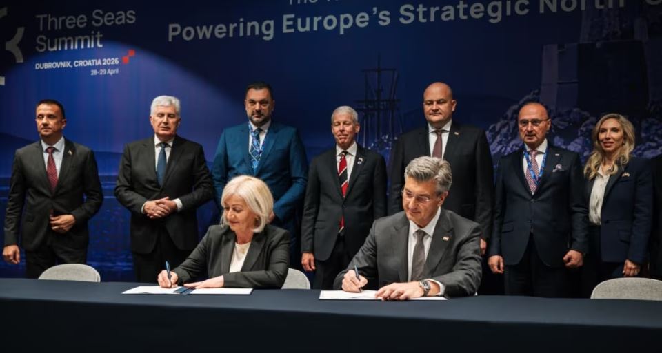 bosnja-dhe-kroacia-nenshkruajne-marreveshje-per-gazsjellesin-qe-do-te-ndertohej-nga-amerikanet