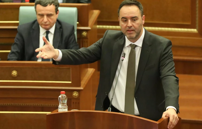 Seanca e jashtëzakonshme në Kosovë  Konjufca dhe deputetja e VV tërhiqen nga kandidatura për president