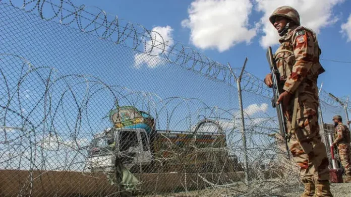 Afganistani dhe Pakistani shkëmbejnë sulme  rindizen tensionet mes vendeve