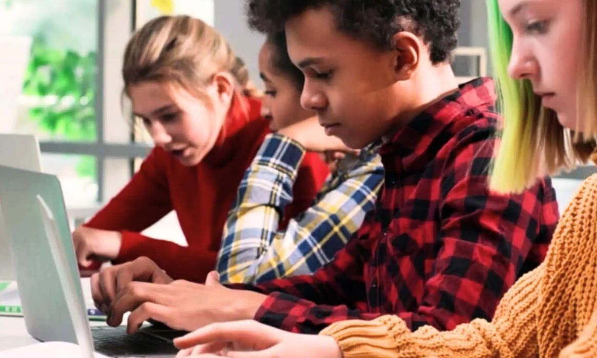 Pas eksperimentit me arsimin dixhital, Suedia rikthen librat e shtypur në shkolla