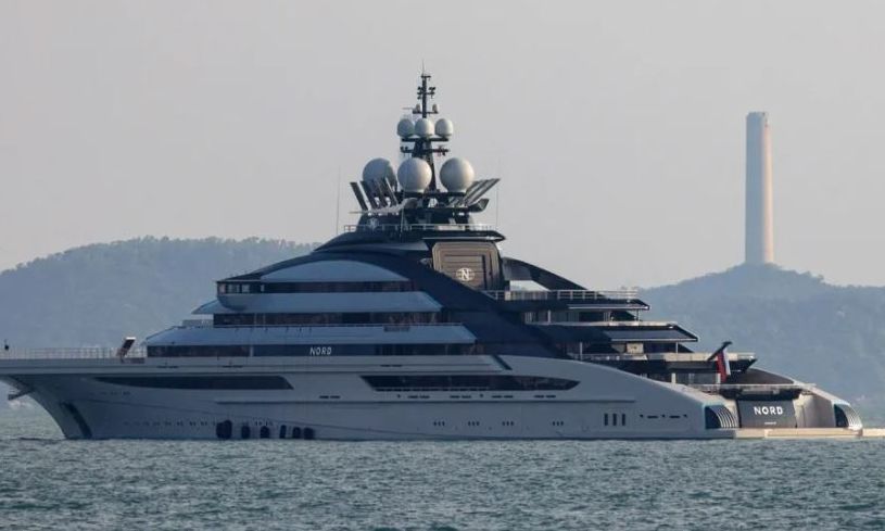 Misteri me superjahtin rus 500 milionë dollarësh  kaloi Ngushticën e Hormuzit pavarësisht bllokadës