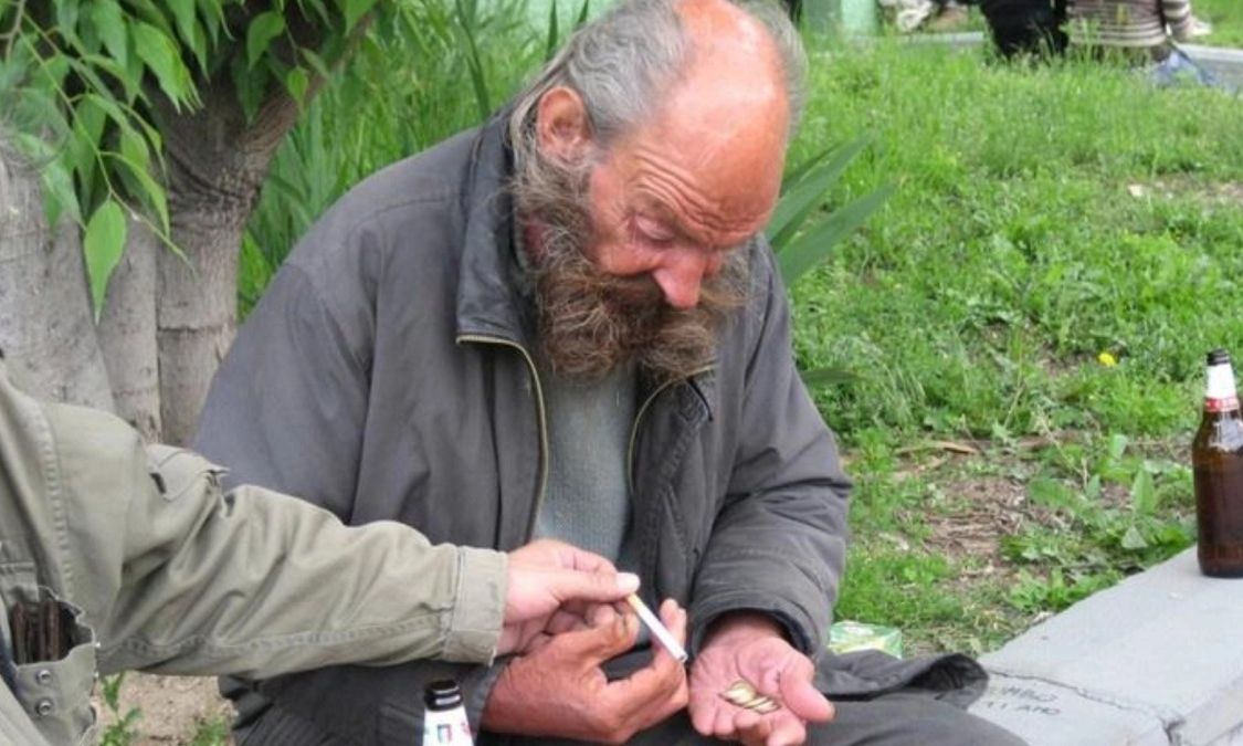 Tifozi zviceran i Bazelit udhëtoi për të parë ekipin e tij në Milano dhe përfundoi i pastrehë për 11 vite  historia e trishtë    