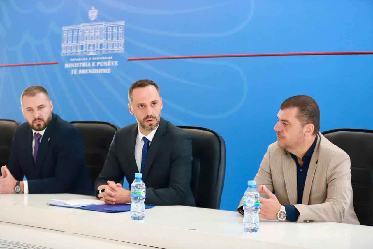 ministri-lamallari-prezanton-drejtorin-e-ri-te-amp-forconi-standardet-e-integritetit-ne-policine-e-shtetit