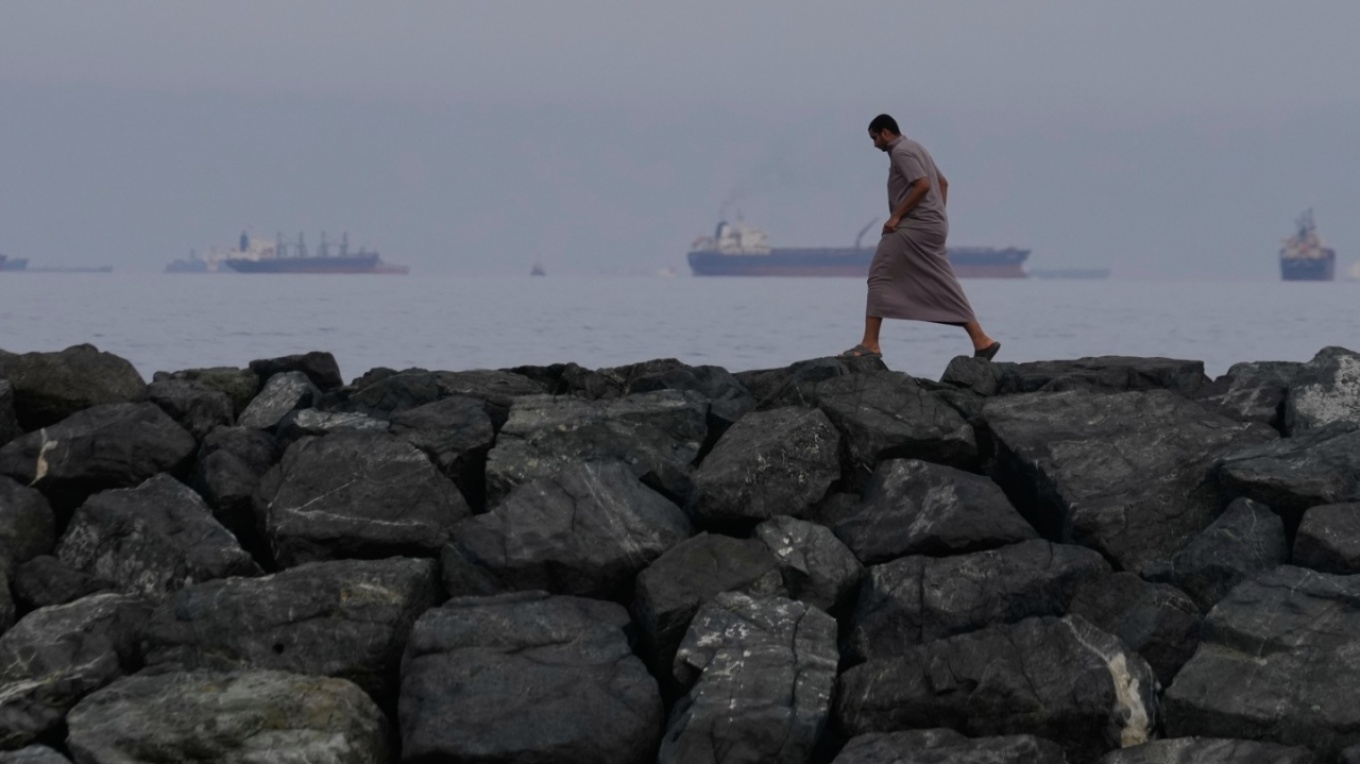 Prapaskenat  Si po ushtron Arabia Saudite presion mbi SHBA në që të heqë bllokadën e Ngushticës së Hormuzit