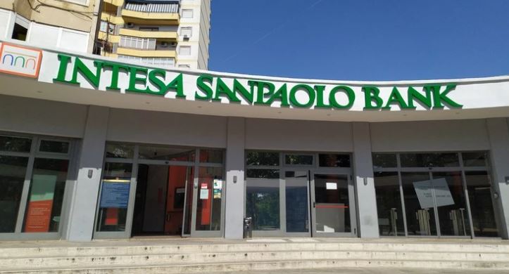 Skandal në Itali  U piratuan të dhënat e mbi 3500 klientëve  mes tyre edhe zyrtarë   Intesa San Paolo  gjobitet me 31 8 mln eu   
