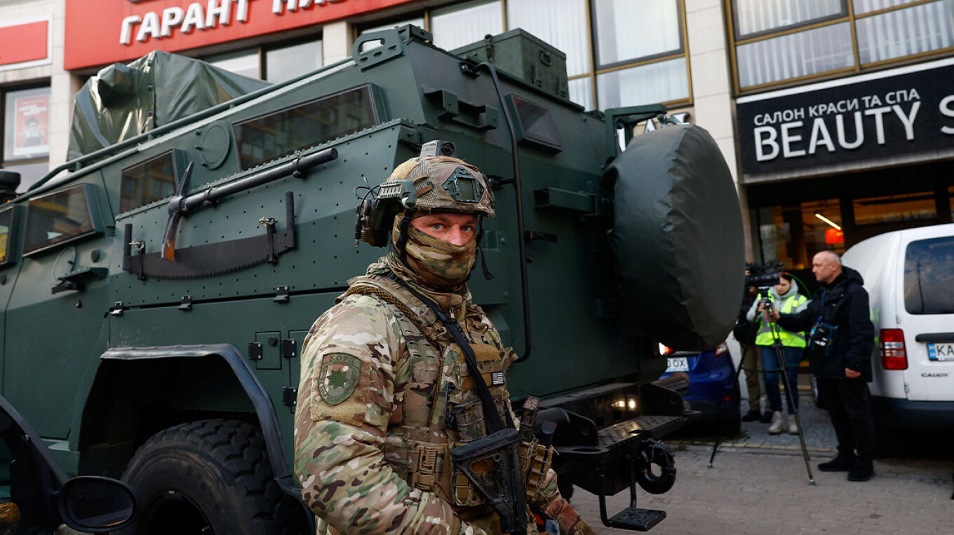 Braktisën detyrën duke u larguar nga vendi ku ndodhi masakra në Kiev  pezullohen dy policët  Lumë reagimesh në rrjet