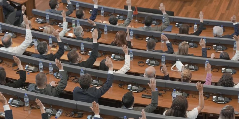 Kuvendi i Kosovës e miraton projektligjin për çmimet tavan mes kundërshtimeve nga opozita