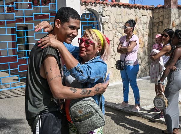 Kuba liron mbi 2 000 të burgosur në prag të Pashkës  SHBA lehtëson bllokadën e karburantit