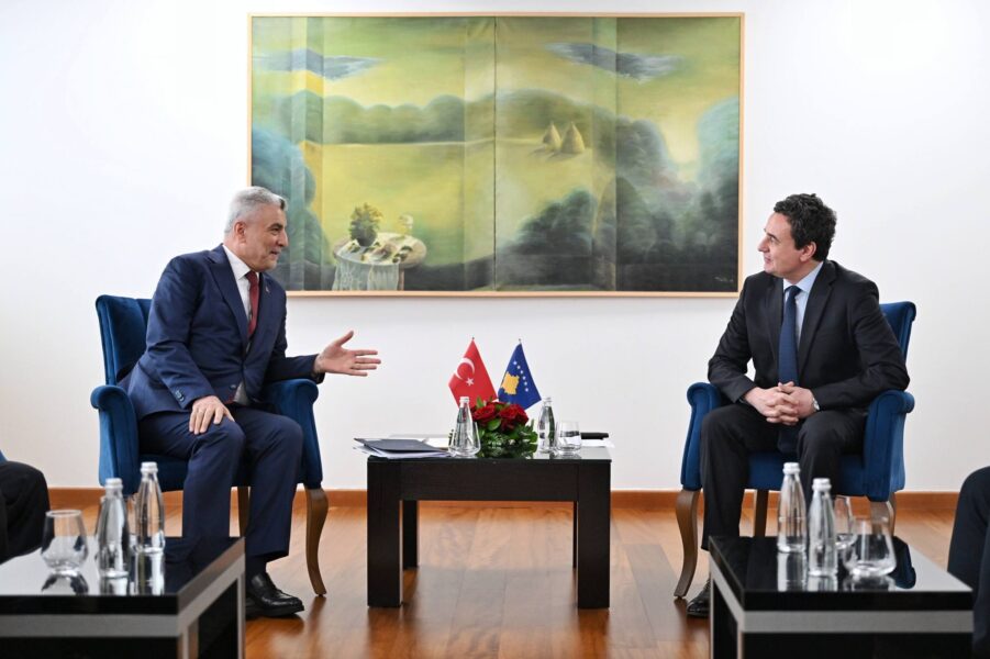 Kurti i kërkon ndihmë Turqisë për ndërtimin e një linje të re ajrore Kosovë SHBA