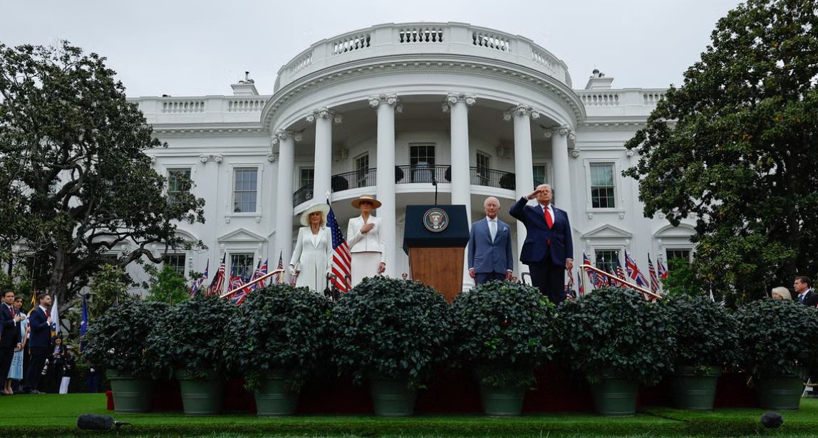 Vizita historike në SHBA  Shtëpia e Bardhë ndan foton e Trump dhe Mbretit Charles  Dy mbretër 