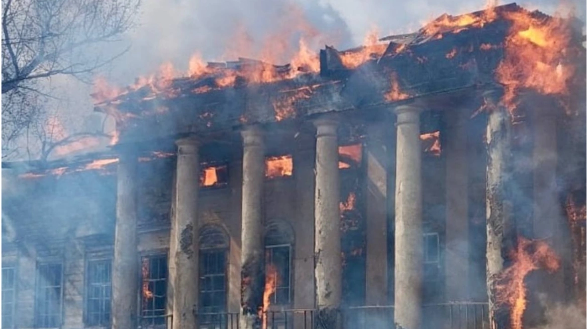 VIDEO  I mbijetoi dy luftërave botërore  sulmi rus shkatërron rezidencën historike ukrainase të shekullit të 19 të