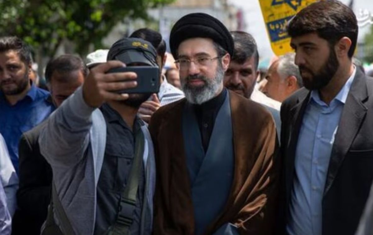  Ka bërë disa ndërhyrje   raporti i NYT  Fytyra e Liderit Suprem të Iranit e shpërfytyruar  ka nevojë për operacio   