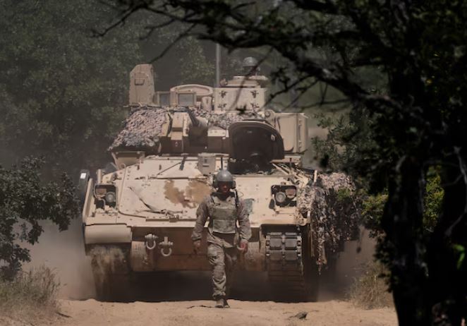 Reuters  Trump po shqyrton tërheqjen e disa trupave amerikane nga Evropa mes tensioneve të NATO s