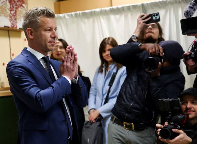 Zgjedhjet në Hungari  Humb kryeministri Viktor Orban  Sondazhet e para nxjerrin fitues Péter Magyar të partisë opozitare ̶   