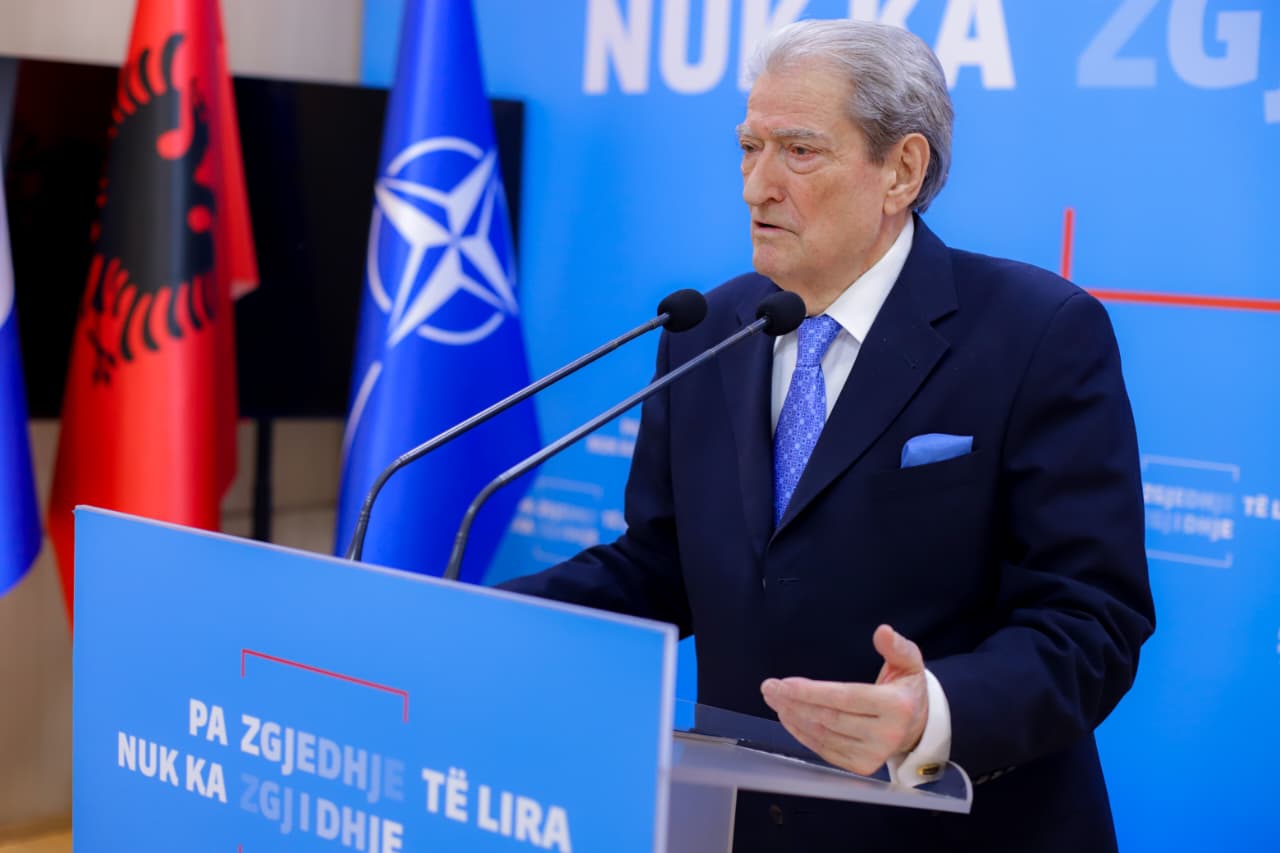 Sali Berisha denoncon PS: "Partia e krimit, qeveria mburojë e vjedhjeve"
