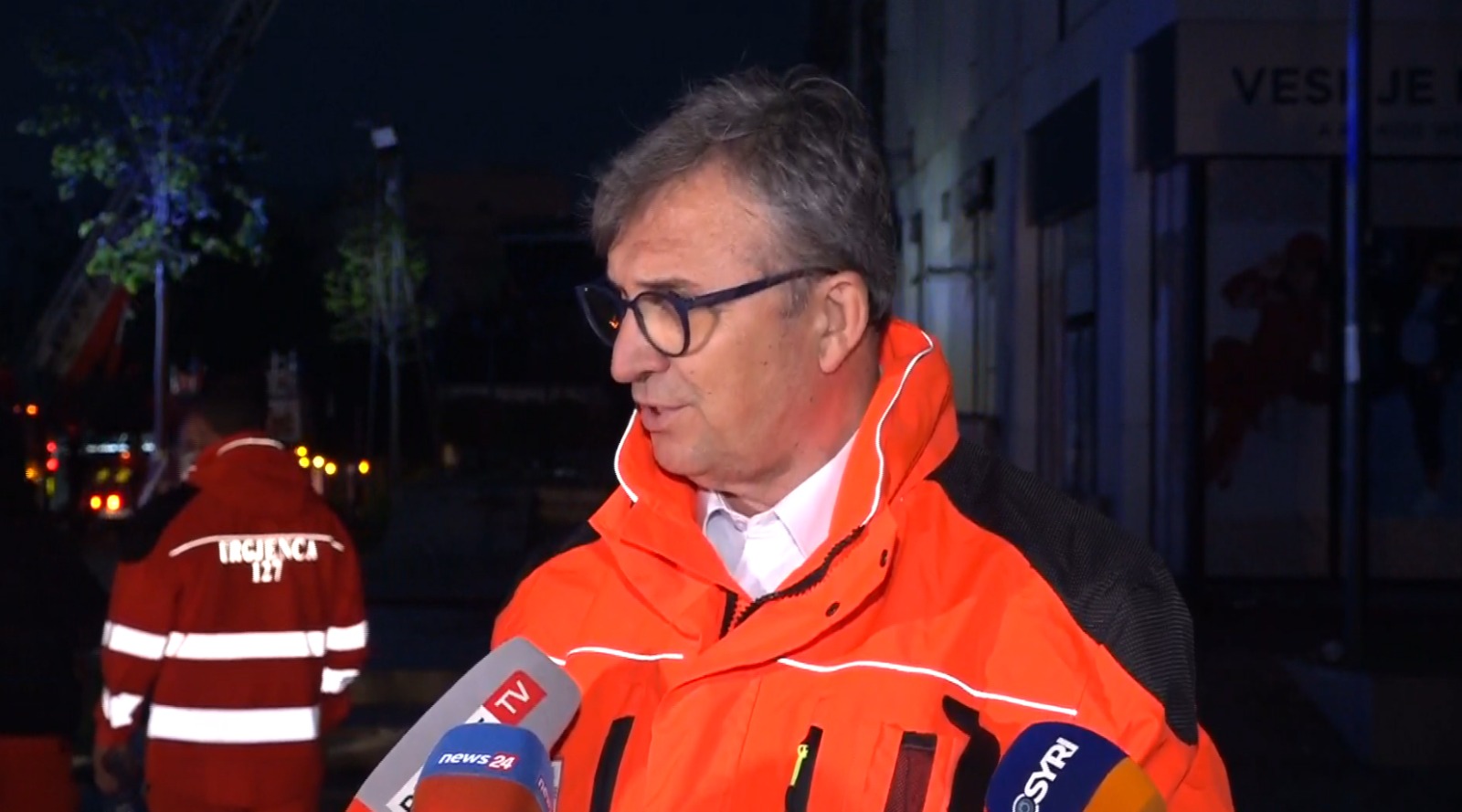 Zjarri shkrumboi pallatin në Tiranë  Brataj  Në total 11 pacientë të prekur  një person i shtruar me djegie 15   